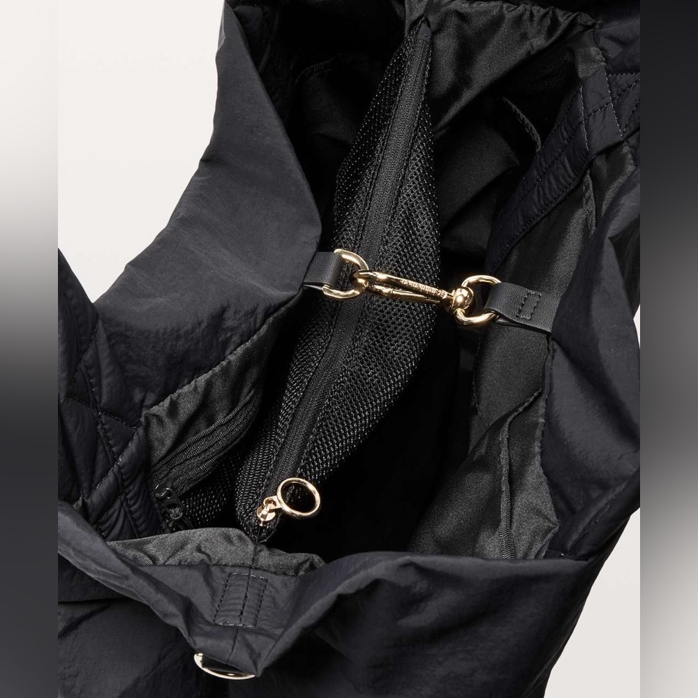 Lululemon On My Level Bag Large 30L - black and gold - Picture 5 of 10